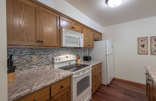 Baileys Harbor Condo | Charming 2BR Condo with Lake View & Indoor Pool at The Rushes