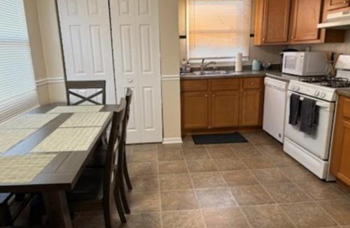 Waukegan House | Charming 3 bed 1 story Home near Naval Base