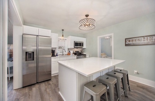 Nims House | Charming 3-bedroom, 2 bath house, WiFi, AC in marvelous Lakeside area Muskegon