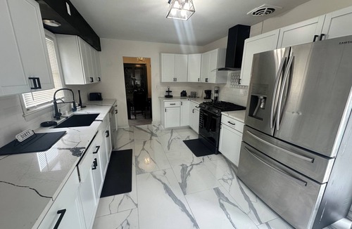 Milwaukee House | Charming 3-bedroom house in beautiful Milwaukee with WiFi, AC