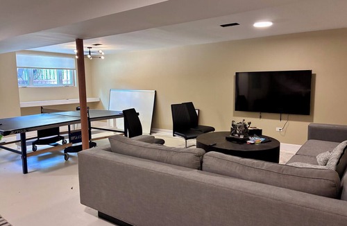 Evanston House | Charming 3-bedroom townhome in vibrant Evanston - 30 day min.