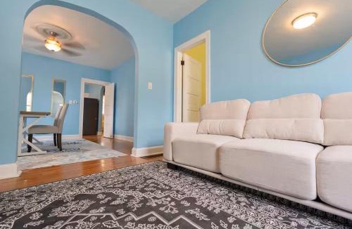 Skokie House | Charming 3BR Home With 2 Parking Spot, Near Transit & Shopping,