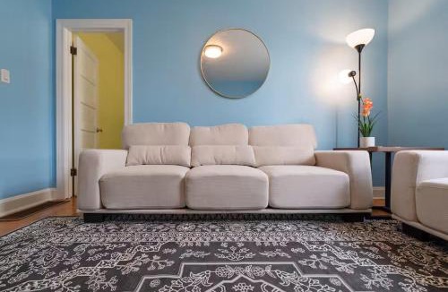Skokie House | Charming 3BR Home With 2 Parking Spot, Near Transit & Shopping,