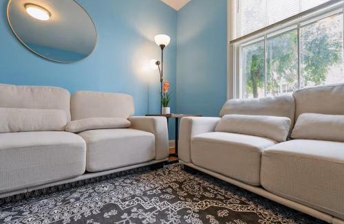 Skokie House | Charming 3BR Home With 2 Parking Spot, Near Transit & Shopping,
