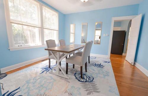 Skokie House | Charming 3BR Home With 2 Parking Spot, Near Transit & Shopping,
