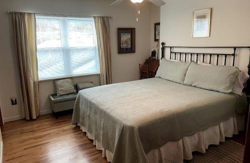 Elkhorn Cabin | Charming Bed and Breakfast Accommodation near Lake Geneva, Wisconsin