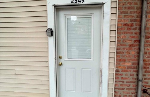 Bridgeport Apartment | Charming Cozy Compact Studio- free street Parking- McCormick-Chinatown-RateField