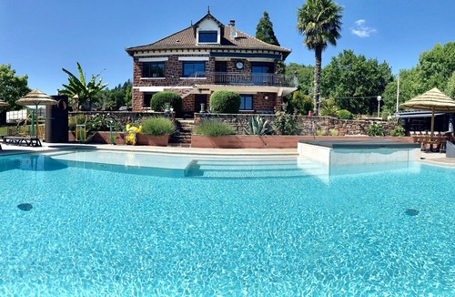 Meyssac House | Charming gîte with large capacity