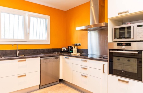 Saint-Martin-de-Crau Villa | Charming house in the heart of the village Les Tournesols