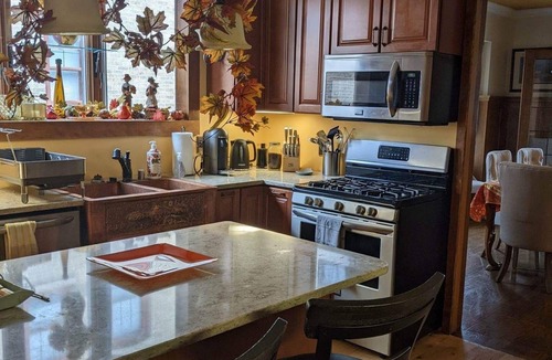 Washington Heights House | Charming Milwaukee Bungalow close to downtown