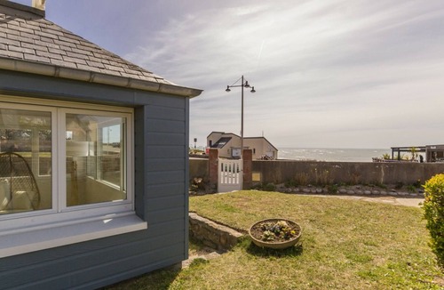 Barneville-Carteret Cottage | Charming seaside chalet with enclosed garden in Barneville-Carteret