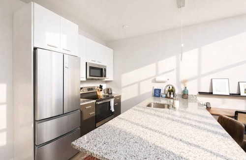 Fifth Ward Apartment | Charming Walker`s Point Apt with Balcony | Sleeps 4