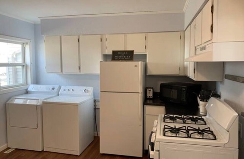 Woodbury County House | Cheerful 2-bedroom Quite Cottage near Hospitals!