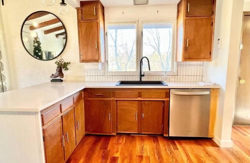 Davenport House | Cheerful 4 Bedroom home with a huge back yard