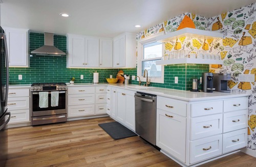 Ashwaubenon House | Cheese Head Hideaway - Walk to Lambeau Field