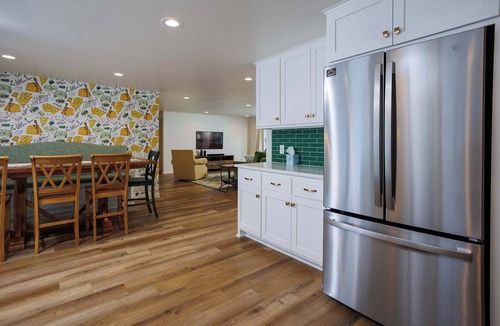 Ashwaubenon House | Cheese Head Hideaway - Walk to Lambeau Field