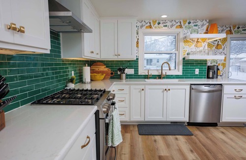 Ashwaubenon House | Cheese Head Hideaway - Walk to Lambeau Field