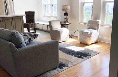 Yankee Hill Apartment | Chic 1-bdrm Corporate Penthouse condo in historic hotel. Lake Michigan views