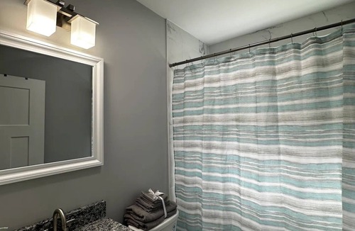 Grand Boulevard Apartment | Chic 2-bedroom apartment in phenomenal Chicago with AC, WiFi