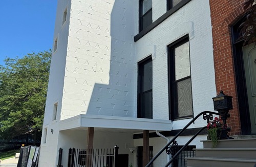 Old Town Triangle Apartment | Chic 2-bedroom apartment in amazing Chicago with AC