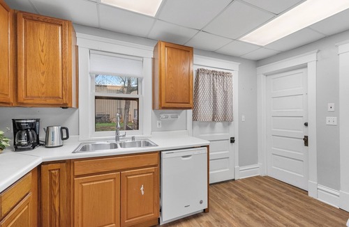 Lake Geneva House | Chic 3 bedroom Get-a-way in downtown Lake Geneva