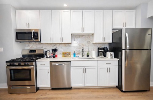 Edgewater Hotel | Chic 3BR Chicago Apt Near Loyola Uni & Lakefront
