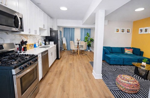 Edgewater Hotel | Chic 3BR Chicago Apt Near Loyola Uni & Lakefront