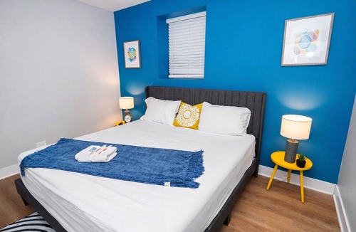 Edgewater Hotel | Chic 3BR Chicago Apt Near Loyola Uni & Lakefront