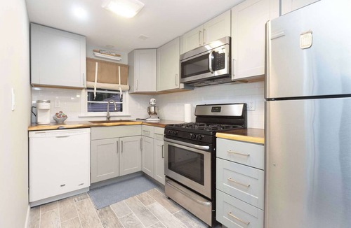 Lake Geneva Apartment | Chic Downtown Lake Geneva Apartment - Sleeps 2!