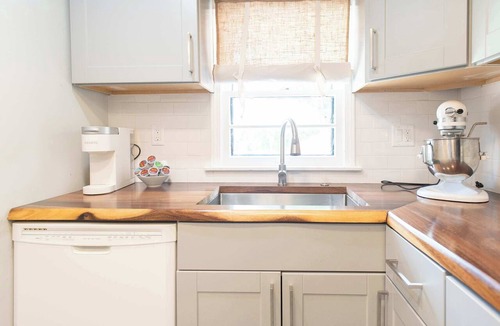 Lake Geneva Apartment | Chic Downtown Lake Geneva Apartment - Sleeps 2!