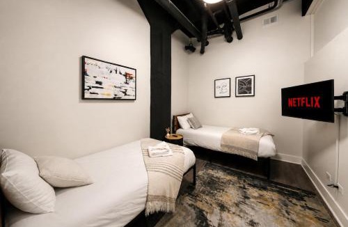 Near South Side Apartment | Chic Spacious 3BR South Loop Apartment Near McCormick Place, Roosevelt CTA & Shopping Area in Chicago
