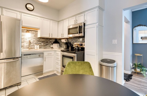 Lincoln Park Condo | Chicago Condo: Near Lincoln Park & DePaul!