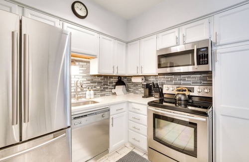 Lincoln Park Condo | Chicago Condo: Near Lincoln Park & DePaul!
