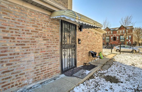 East Garfield Park Apartment | Chicago Gem Near Subway ~ 5 Mi to Downtown