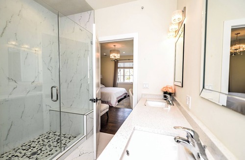 Wilmette Villa | Chicago-Northshore Vacation Rental Luxury 5BR n5 Ba Victorian Mansion 7min Beach