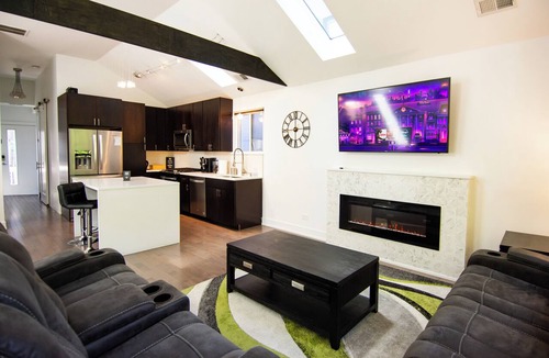 Pulaski Park Condo | Chicago Oasis | Spa Bath, Patio & Fireplace