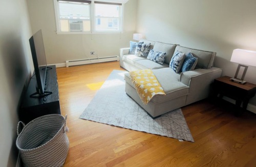 O'Hare Condo | Chicago O’Hare Modern Hotel‑Style Stay w/parking.