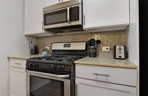 Elmhurst Apartment | Chicago Suburbs Gem | Garage, King Bds, Gym, Pool!
