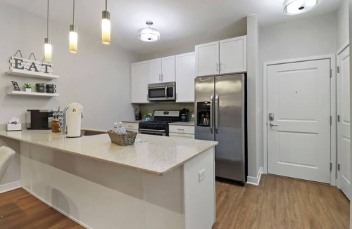 Elmhurst Apartment | Chicago Suburbs Gem | Garage, King Bds, Gym, Pool!