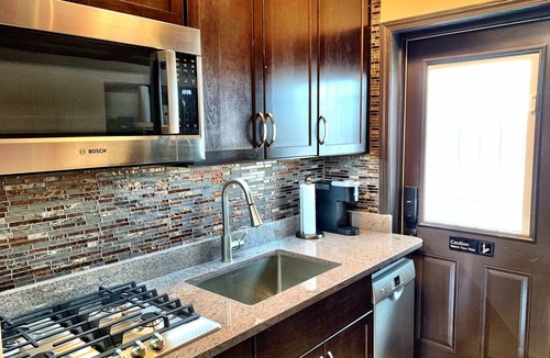 Lincoln Park Condo | Chicago’s BEST location… Lincoln Park, Lake Michigan, Wrigley Field, and more!