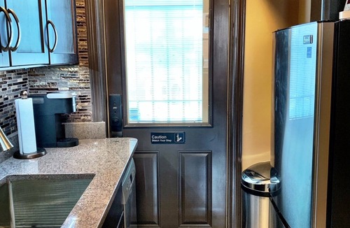 Lincoln Park Condo | Chicago’s BEST location… Lincoln Park, Lake Michigan, Wrigley Field, and more!