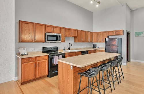 Westown Condo | City Retreat Bar Below Walk Everywhere Chef Experience