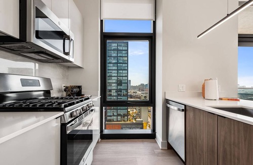 West Loop Apartment | City Views + Walk to Dining, Ideal for All