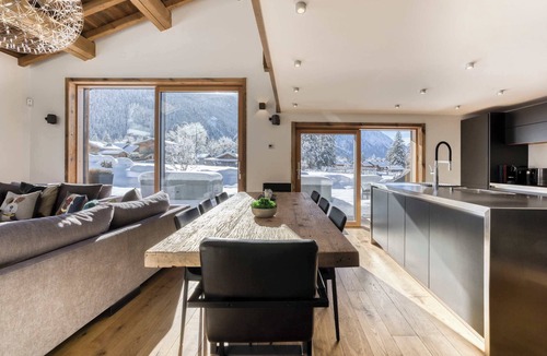 Les Praz-de-Chamonix House | Clarines · Where the Fields Meet Mont Blanc