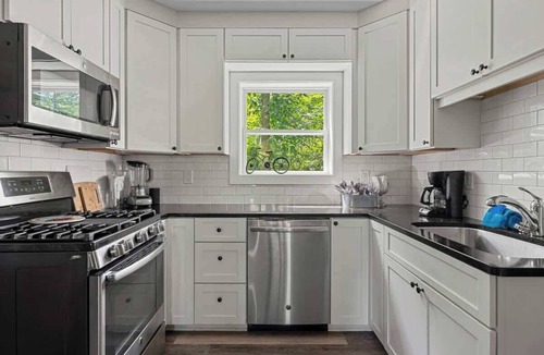 Lakeside House | Classic Cottage w Hot Tub, Steps from the Beach