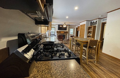 Moravia Cabin | CLOSEST Cabin to Rathbun Lake - Unique Cabin in the WOODS - Sleeps 10!