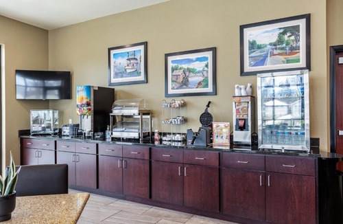 Little Chute Hotel | Cobblestone Hotel & Suites - Little Chute
