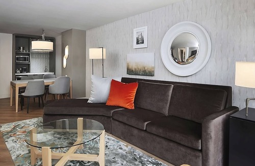 Streeterville Apartment | Comfort & Convenience, 4 Relaxing Units, Outdoor Swimming Pool, Parking
