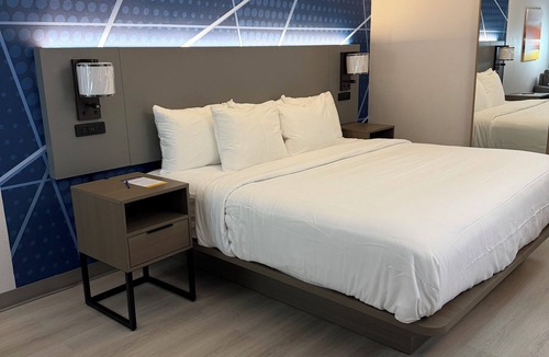 Harvey Hotel | Comfort Inn and Suites Chicago I-80/294
