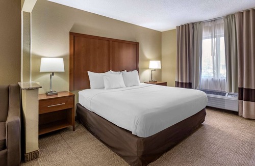 Quad Cities Hotel | Comfort Inn Moline - Quad Cities